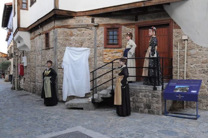 Τιμή στα θύματα της πυρπόλησης του Βαροσίου