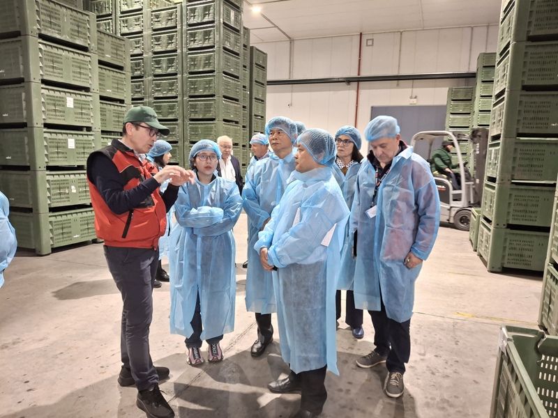 Επίσκεψη κλιμακίου φυτοϋγειονομικών ελεγκτών