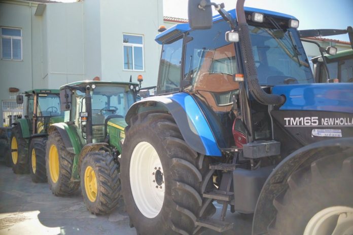 Ενώ οι Αγρότες Ετοιμάζουν Κινητοποιήσεις