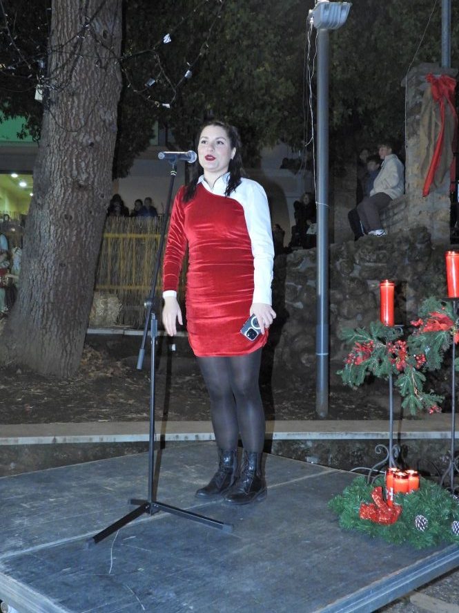 Λαμπερό άναμμα του χριστουγεννιάτικου δέντρου