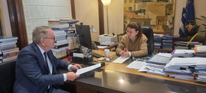 Επικοδομητική η συνάντηση Μενδώνη – Καρασμάνη