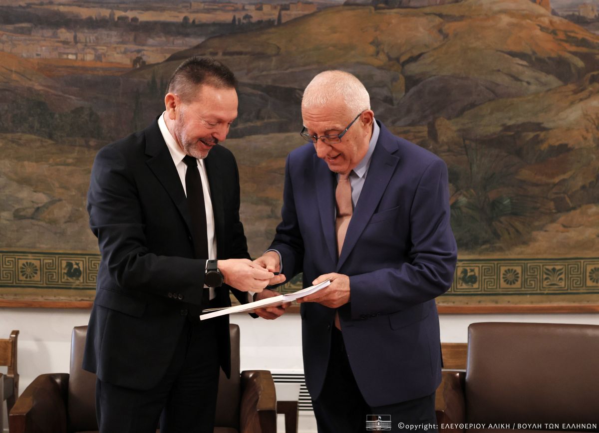 Στον Πρόεδρο της Βουλής η Ενδιάμεση Έκθεση