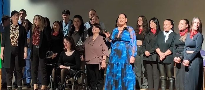 «Κι αν Δε Σε Βλέπω, Σε Σέβομαι»