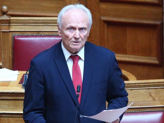 Ο Γιάννης Ανδριανός στη Βουλή