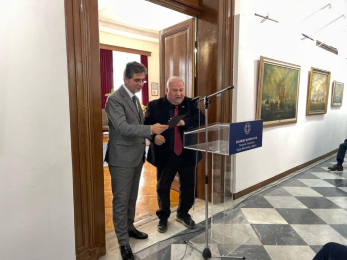 ΠΑΡΟΥΣΙΑΣΤΗΚΕ ΤΟ ΛΕΥΚΩΜΑ «ΥΠΟΓΡΑΦΕΣ ΜΕ ΣΠΑΘΙ»