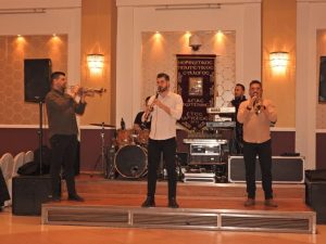 Σε κλίμα ενότητας και παράδοσης