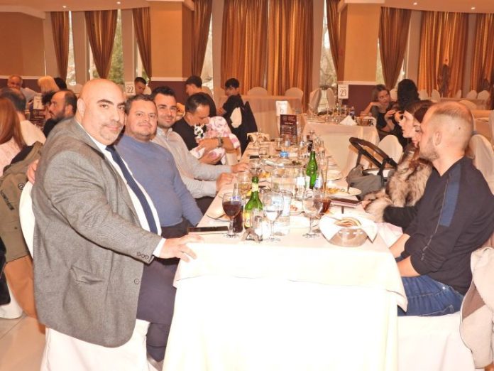 Σε κλίμα ενότητας και παράδοσης