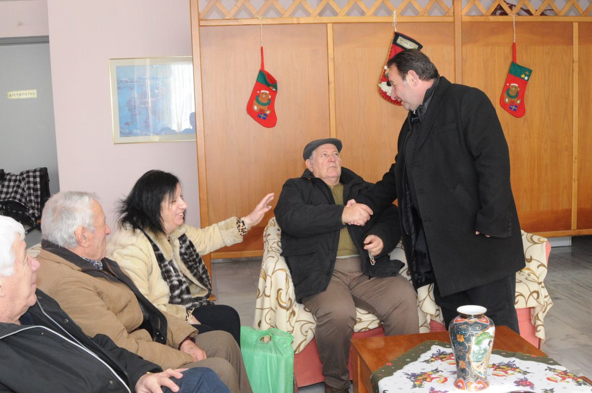 Γιορτινές μελωδίες και ανθρώπινες στιγμές