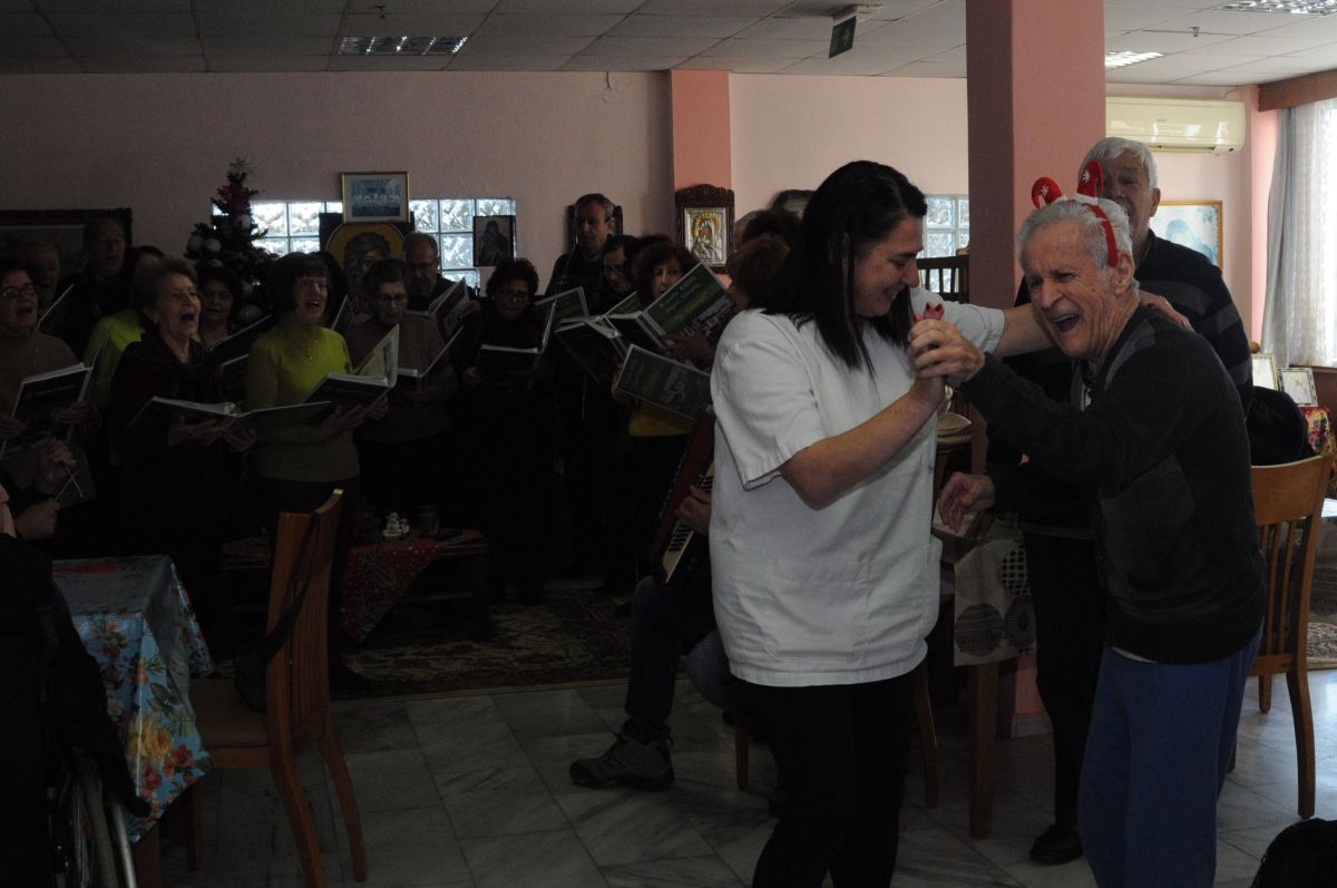 Γιορτινές μελωδίες και ανθρώπινες στιγμές