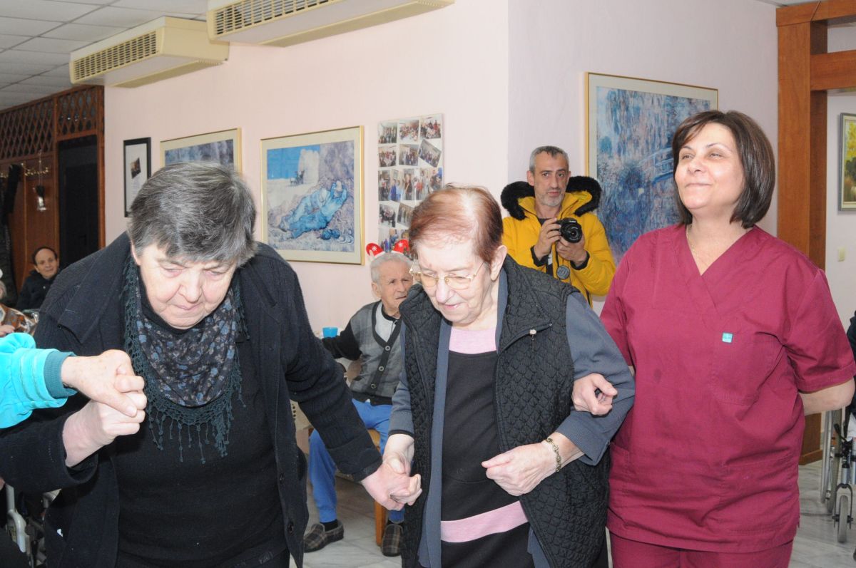 Γιορτινές μελωδίες και ανθρώπινες στιγμές