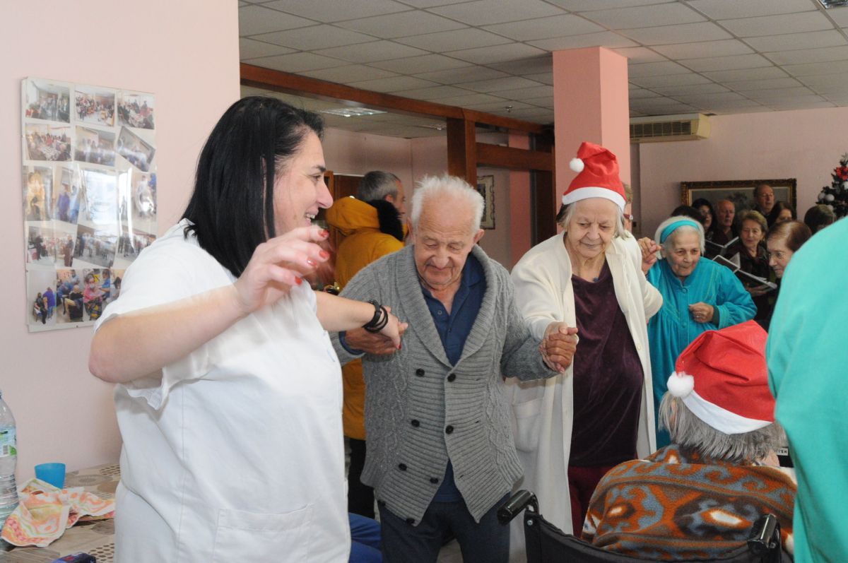 Γιορτινές μελωδίες και ανθρώπινες στιγμές