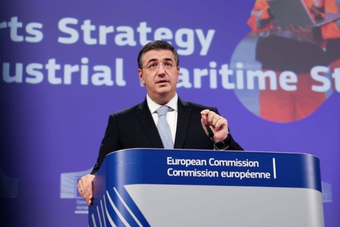 Τις νέες ευρωπαϊκές στρατηγικές για τα λιμάνια, τη ναυτιλία και τη ναυπηγική βιομηχανία παρουσίασε ο Επίτροπος Βιώσιμων Μεταφορών και Τουρισμού Απόστολος Τζιτζικώστας – «Εδραιώνουμε την Ευρώπη ως την κορυφαία πλωτή ήπειρο»