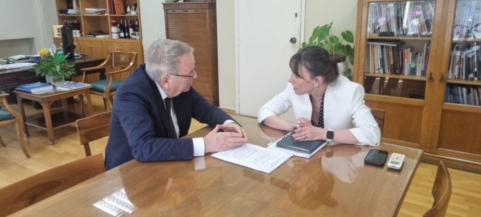 Γιώργος Καρασμάνης: Συνάντηση εργασίας με την αρμόδια Υφυπουργό Εσωτερικών για τα ζητήματα των εργαζομένων στην καθαριότητα σχολικών μονάδων.