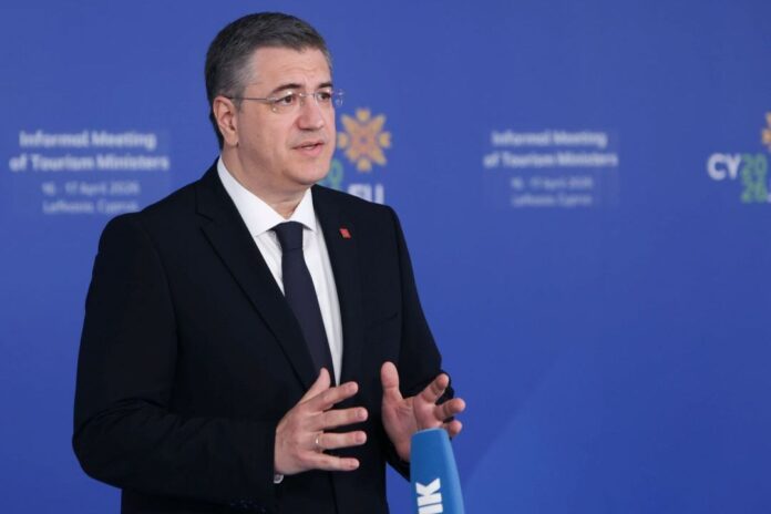 Απόστολος Τζιτζικώστας από τη Λευκωσία: «Η ΕΕ διαθέτει επαρκή ποσότητα καυσίμων για αεροδρόμια και αεροσκάφη για το επόμενο διάστημα