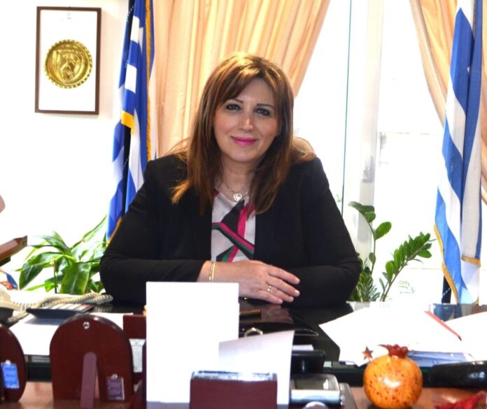 ΚΑΤΕΡΙΝΑ ΙΓΝΑΤΙΑΔΟΥ: «ΠΡΟΫΠΟΛΟΓΙΣΜΟΣ-ΝΙΚΗ ΕΝΑΝΤΙΑ ΣΤΟ ΜΗΔΕΝΙΣΜΟ» – ΤΑΦΟΠΛΑΚΑ ΣΤΑ ΧΡΕΗ ΚΑΙ ΕΡΓΑ ΠΝΟΗΣ ΓΙΑ ΤΗ ΣΚΥΔΡΑ