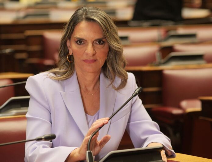 Πέτη Πέρκα στον ραδιοφωνικό σταθμό Flash 99.4: Δεν υπάρχει μέρα χωρίς σκάνδαλο της Νέας Δημοκρατίας που να εκθέτει τη χώρα διεθνώς